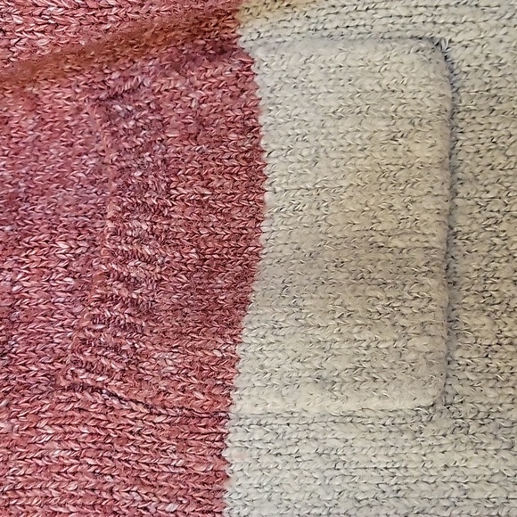 Pink and cream sweater - Picture 2 of 4